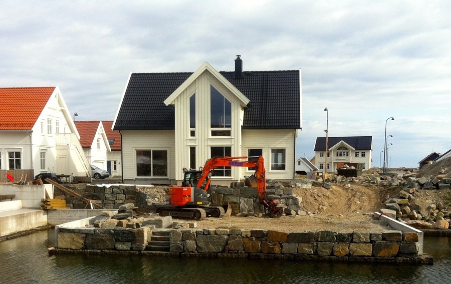 Edvin: Moderne Sørlandsidyll - brygge og båthus i hagen - IMG_4904.JPG - Edvin
